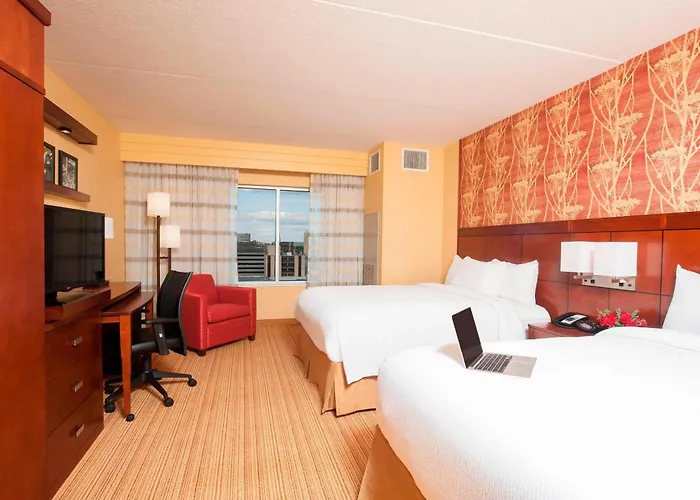 Courtyard Downtown Hotel 3*