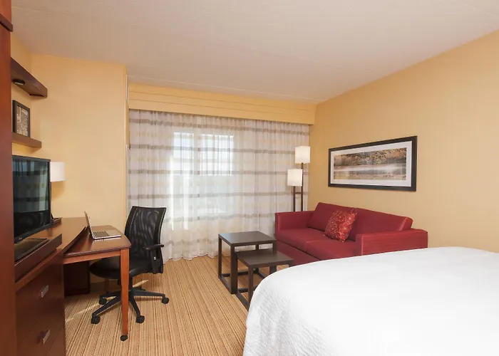 Courtyard Downtown 3*