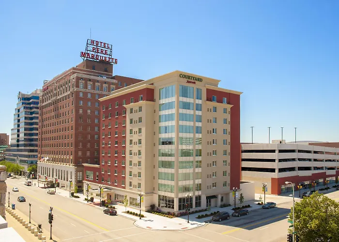 Courtyard Downtown Hotel