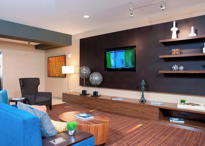 Courtyard Downtown Hotel 3*