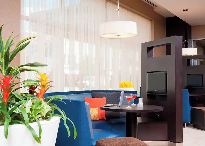 Courtyard Downtown 3*