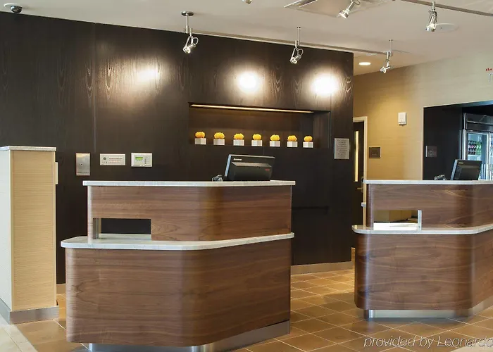 Courtyard Downtown Hotel 3*